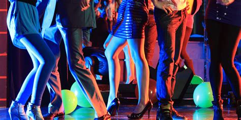 How to Dance at a Club: A Guide to Making the Most of Your Night Out Dancefloor Experience